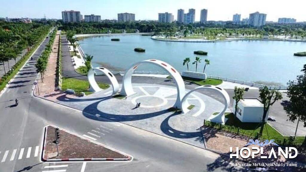 Công viên Long Biên rộng rãi xung quang khu căn hộ chung cư Việt Hưng